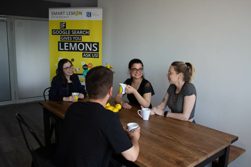 Agentur Team bei der Kaffepause